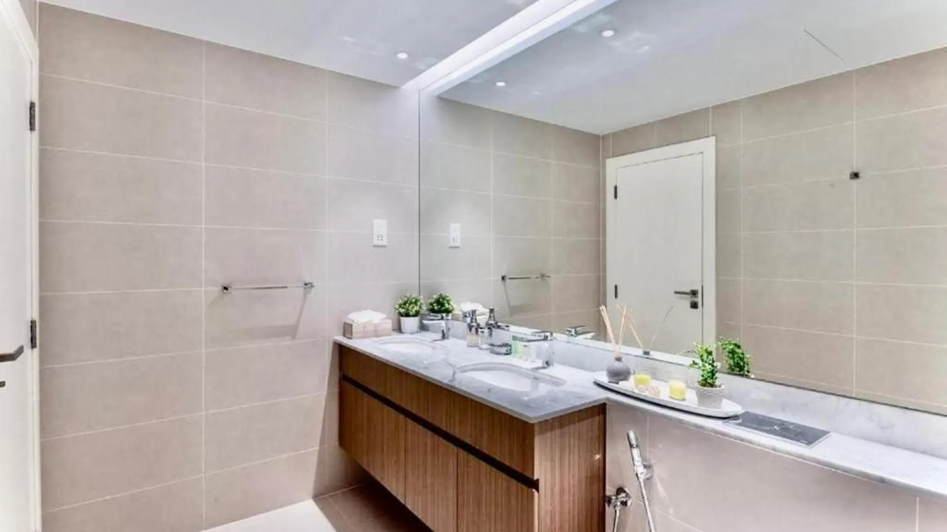 Ocean Majestic Full Sea View At Le Pont Apartment Dubai